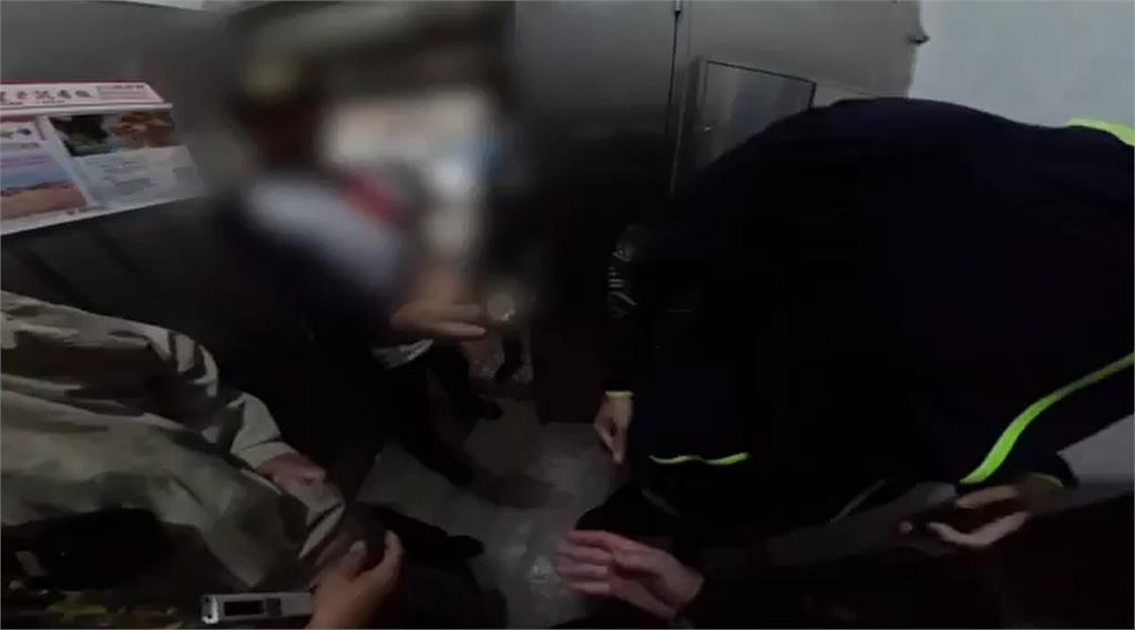 違規騎重機上國道爭路權 騎士遭警拘提