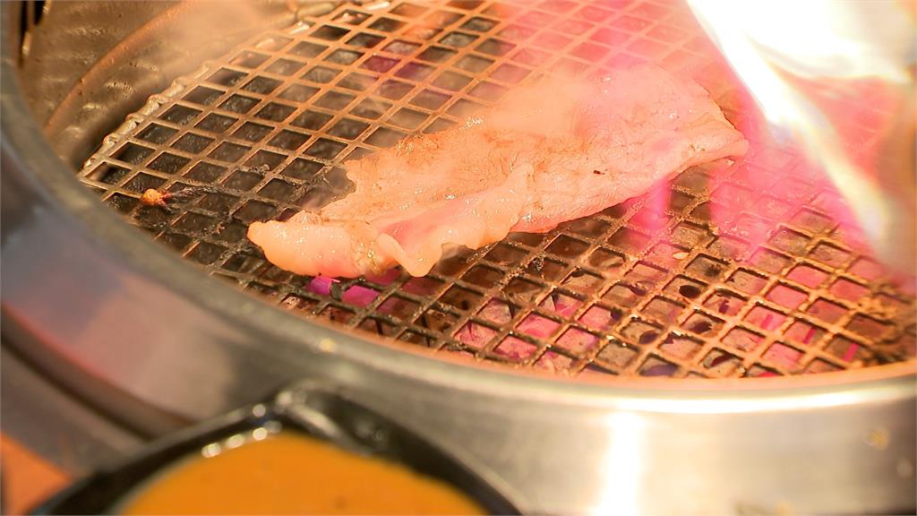 台北市無風雨「爽放颱風假」　火鍋、燒肉店人潮爆滿