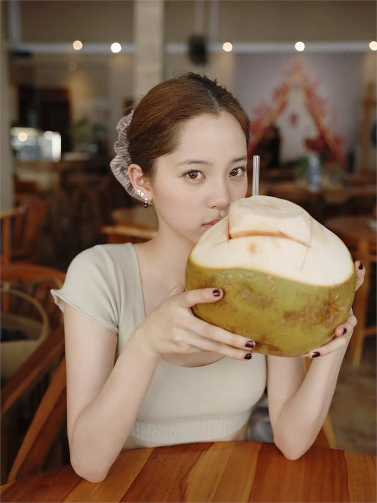 歐陽妮妮回台灣「辦大事」!歐陽娜娜「軍演沒轉發」改上傳這畫面…遭網開酸了