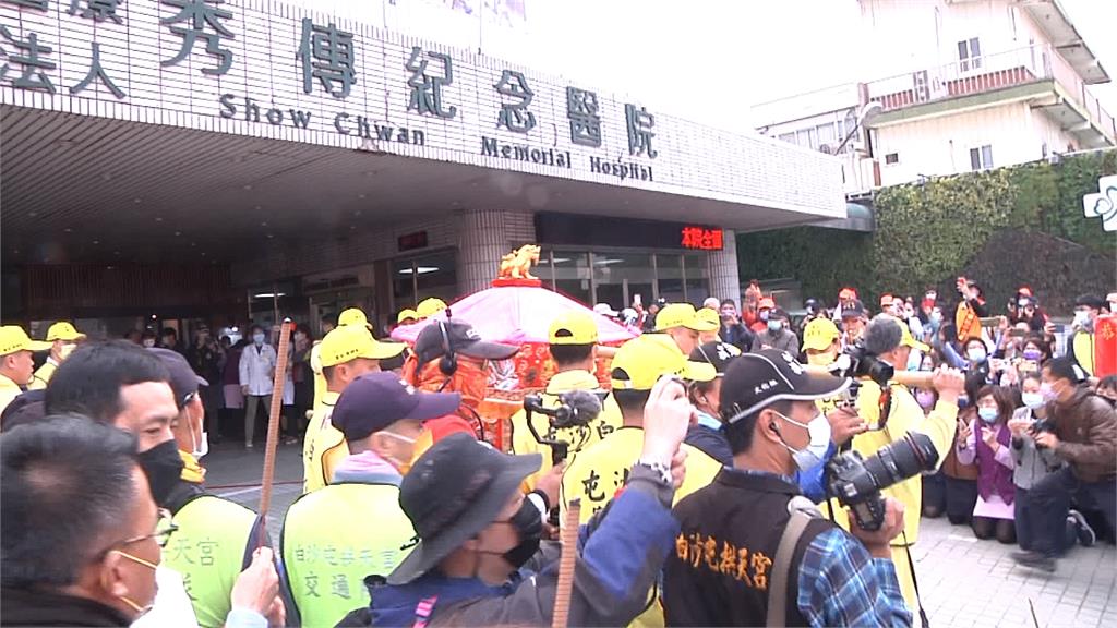 「粉紅超跑」炫風進入彰化  熱情信眾歡聲雷動