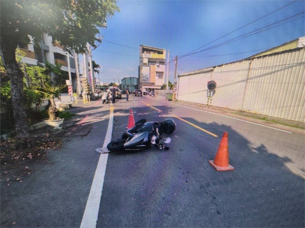 獨／貨車擋泥鐵片噴飛！　騎士慘摔自嘲「如瑪利歐賽車」被KO