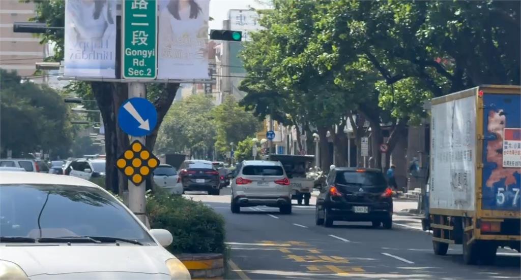 超狂慶生排場！　台中路燈羅馬旗「全是她」　租金曝光