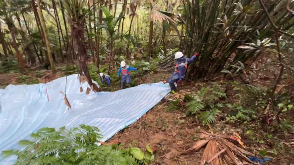 基隆信二路山坡驚見"開心農場" 疑造成排水溝淤堵