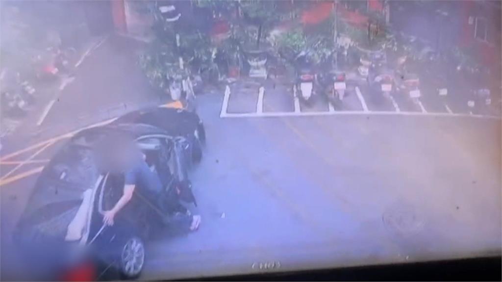 車輛半路拋錨警上前關心　駕駛慌張想逃竟是毒駕又藏槍