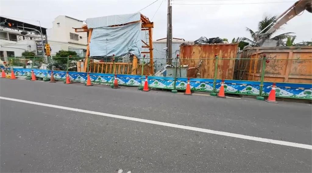 連環出包工程奪命!台南仁德工地水管破裂導致地基下陷 機具傾倒壓死工人