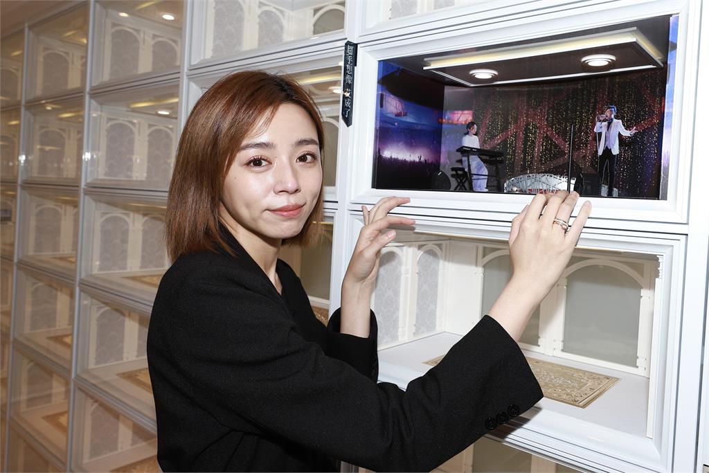 王瞳開箱「艾的櫥窗」！艾成天品山莊長眠地開放並為霸氣樂團徵主唱