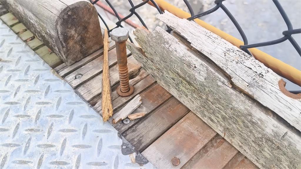 獨家/復興部落重要聯外道路「瓦阿係吊橋」 木棧板腐朽、螺絲釘鬆脫