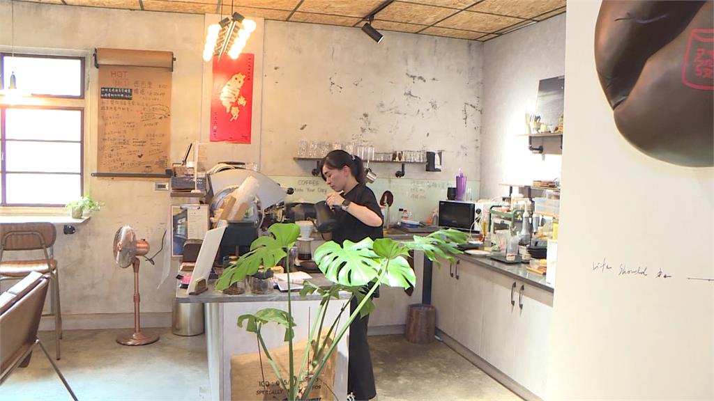立委陳素月帶路吃！　40年老鞋廠搖身變手冲咖啡店