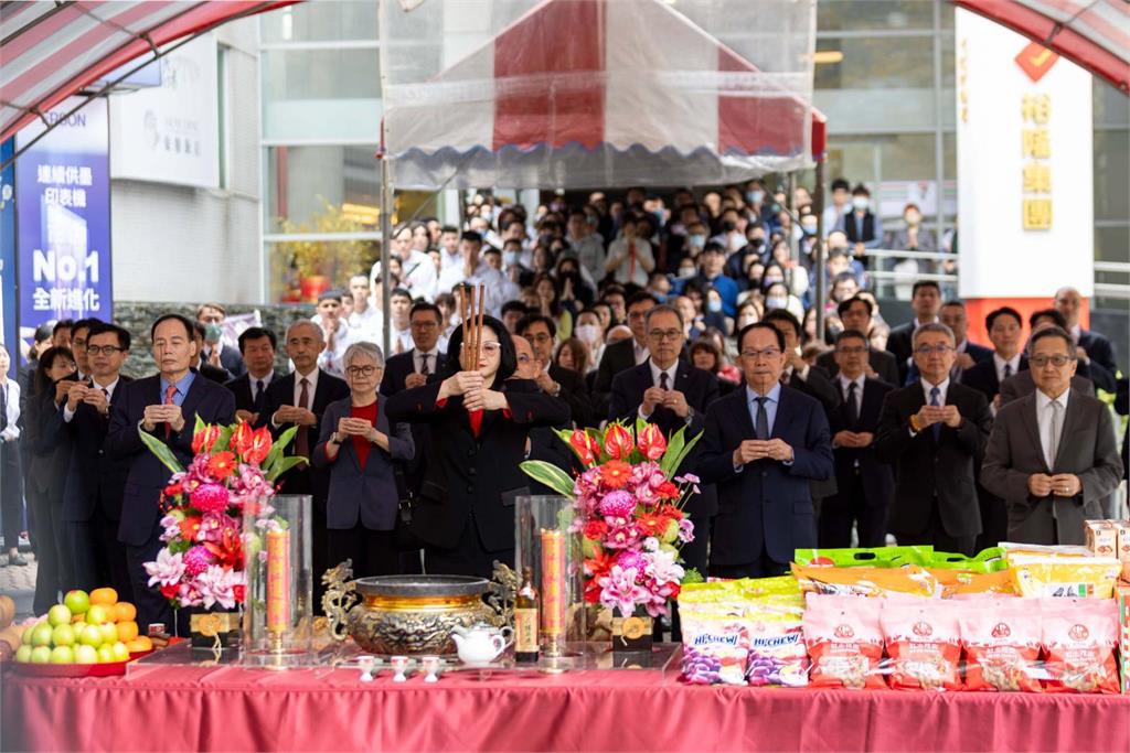 裕隆開工新春團拜 嚴陳莉蓮展望今年營運表現:旺旺旺 裕隆集團開工新春團拜 嚴陳莉蓮看好今年營運旺旺旺