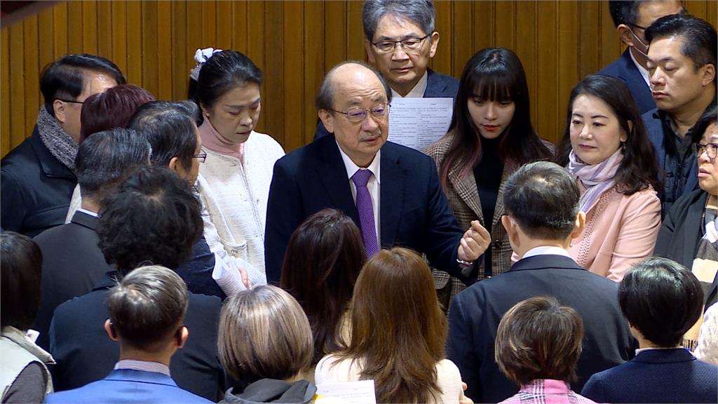 爭議三法未送齊到政院　柯建銘轟韓國瑜喊「罷免院長」