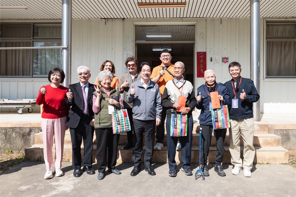 快新聞／每年都不缺席！賴總統赴台中探視百歲長者　阿公變魔術驚艷全場