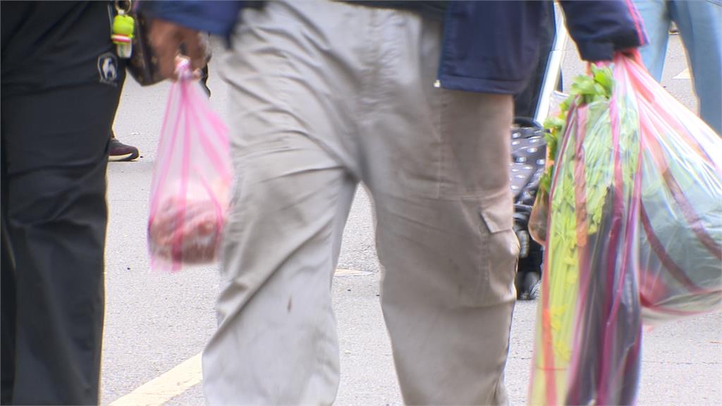 塑膠袋喊漲「1至5元不等」!小吃店、菜市場「不主動提供」