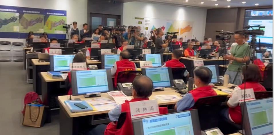 晚上才停班課！盧秀燕臉書被灌爆　網友怒：斷絕母子關係
