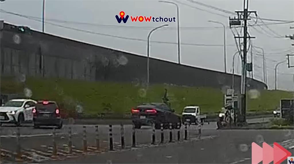  新莊騎士「突左轉鬼切」遭BMW衝撞！車頭消失「肉身噴飛慘死」驚悚瞬間曝光