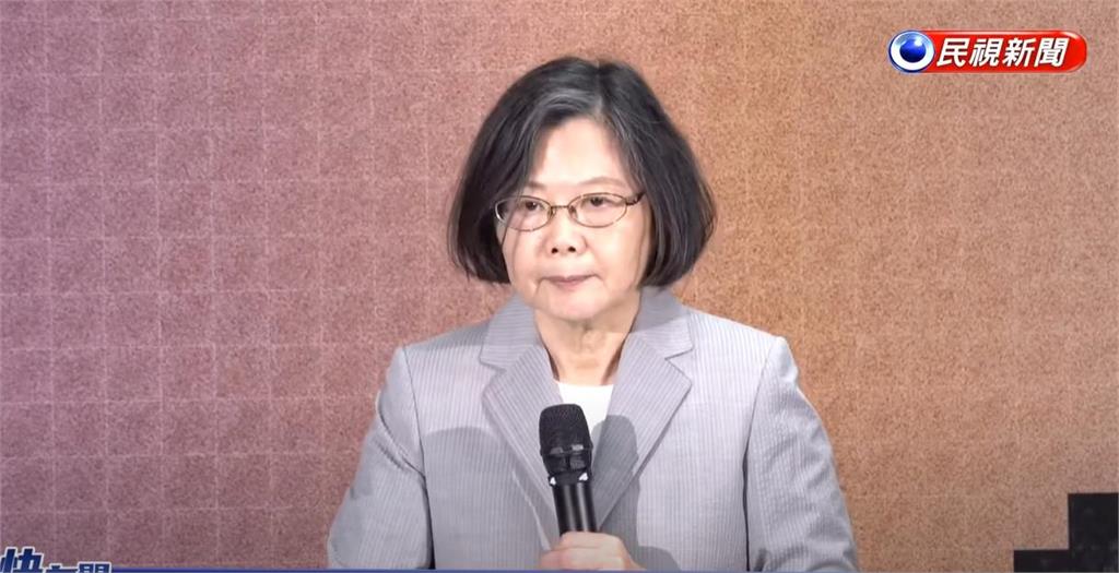 蔡英文接李登輝電話「他喊這句」網秒噴淚!被問「大罷免失敗誰負責」反應曝