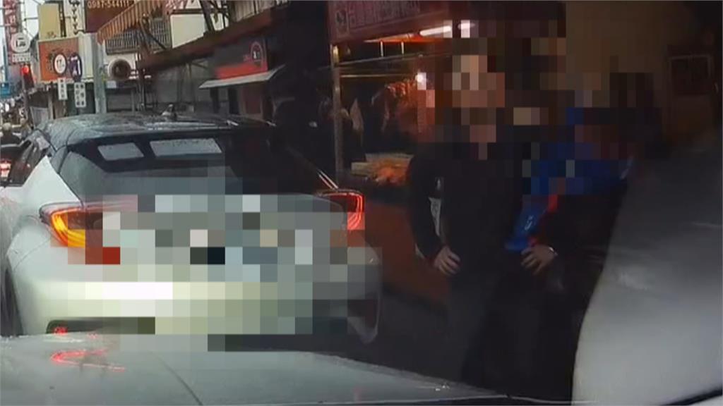 宜蘭轎車違規「占2/3車道」買早餐 引後方整路回堵民眾氣投訴