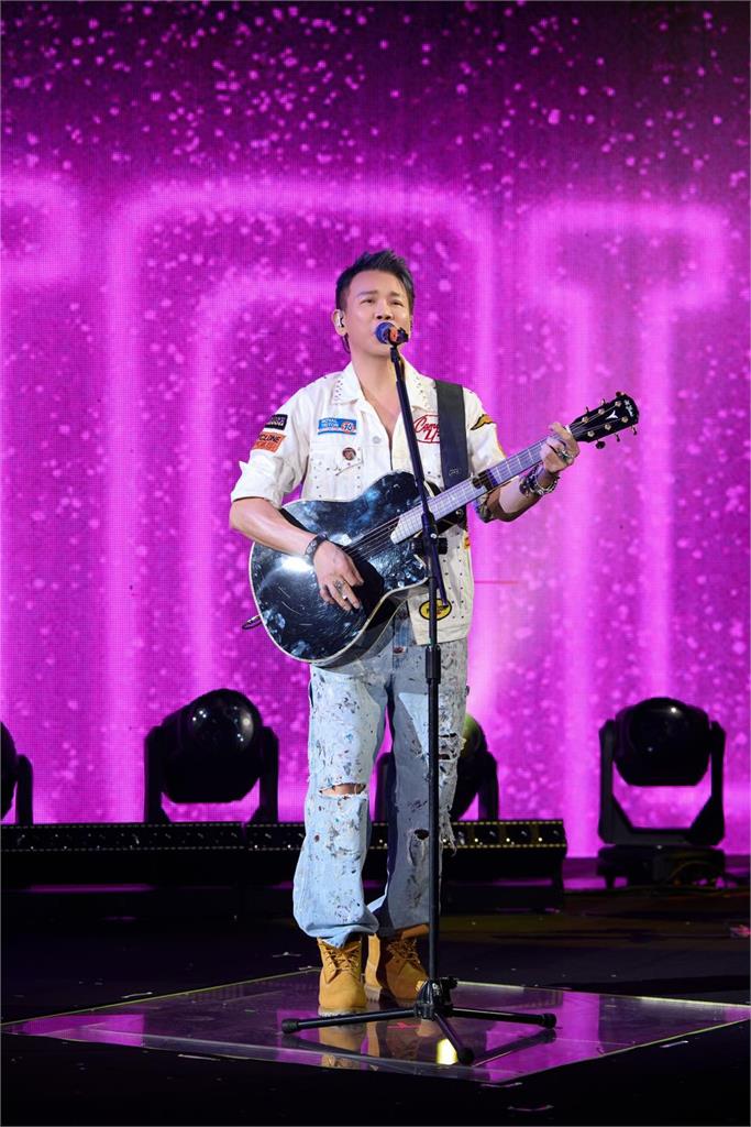 陶喆演唱會2點歌迷喊「賺爛」 同區「韓團貴2000」笑喊:雞排都漲到85了