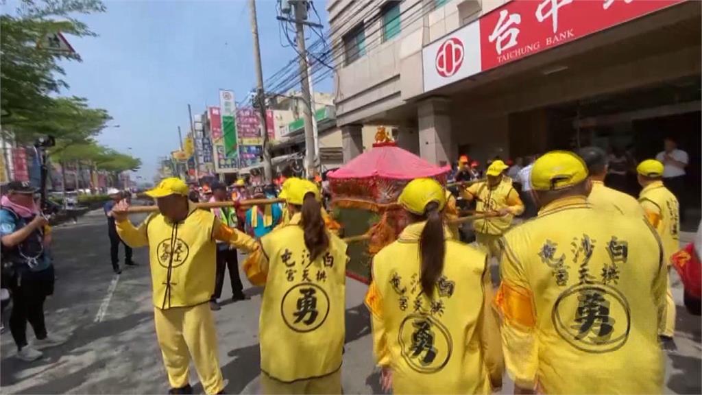 男偷香燈腳對講機全都錄 香客痛斥:媽祖會懲罰