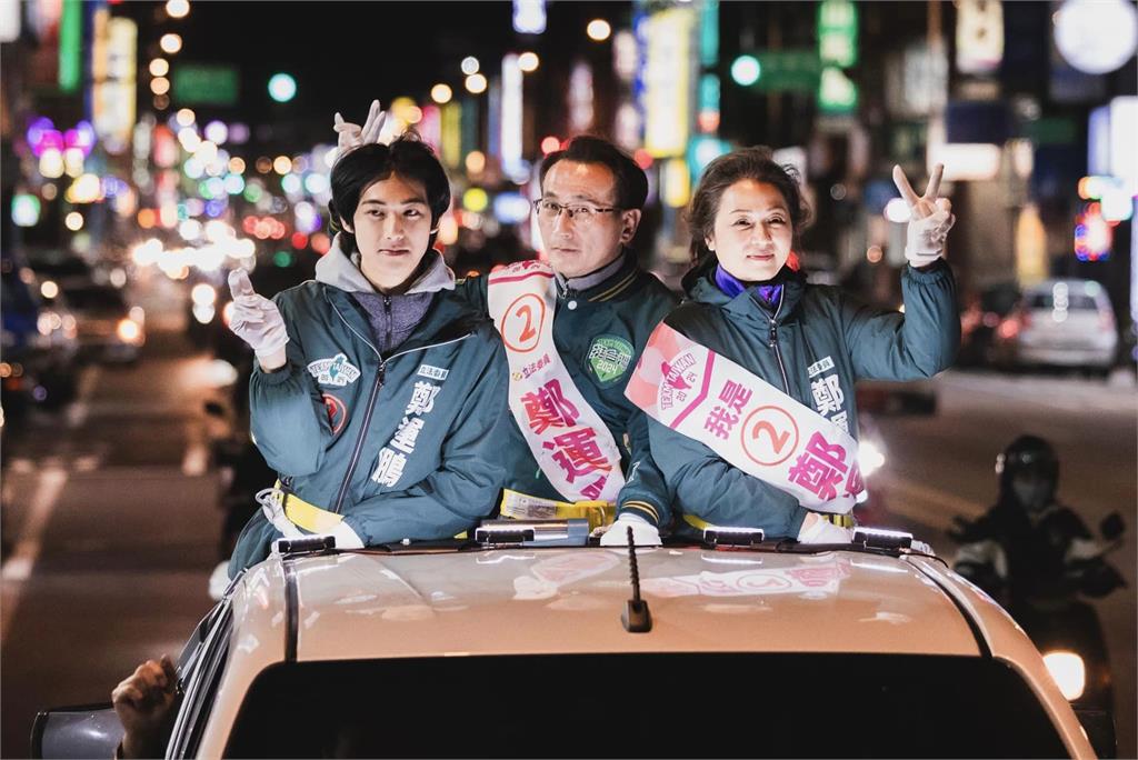 「台版車銀優」回來了!鄭運鵬兒德德突發側拍花絮 禁慾系風格獲網狂讚:又長大了 鄭運鵬17歲「帥兒德德」停更1年回歸!暴改「禁慾系西裝男」網又暈:長大了