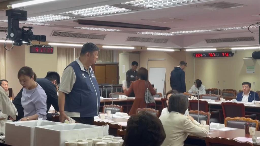 賴士葆罕見爆氣批黨中央！指一面倒支持8000億　打臉鄭麗文「少數說」