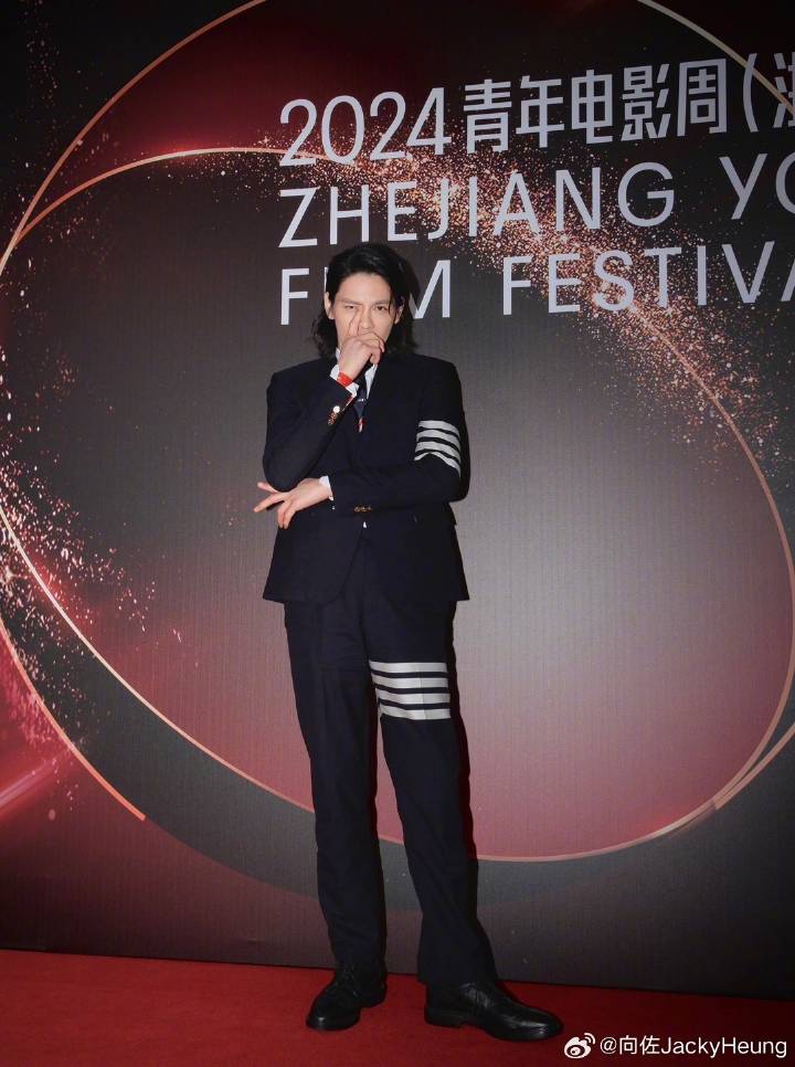 郭碧婷老公「偷媽媽衣服」走紅毯?「鏤空大衣、細肩背心」激情造型辣瞎網