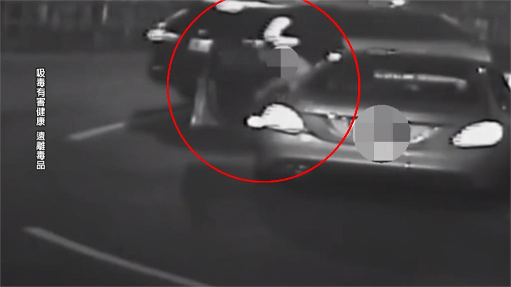 扯! 車停路邊高調吸毒 駕駛見警盤查主動交出喪屍煙彈