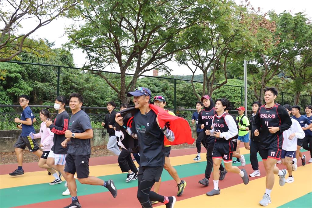 快新聞／以巴衝突、俄烏戰爭未停　日本超馬選手環台17天宣揚「世界和平」