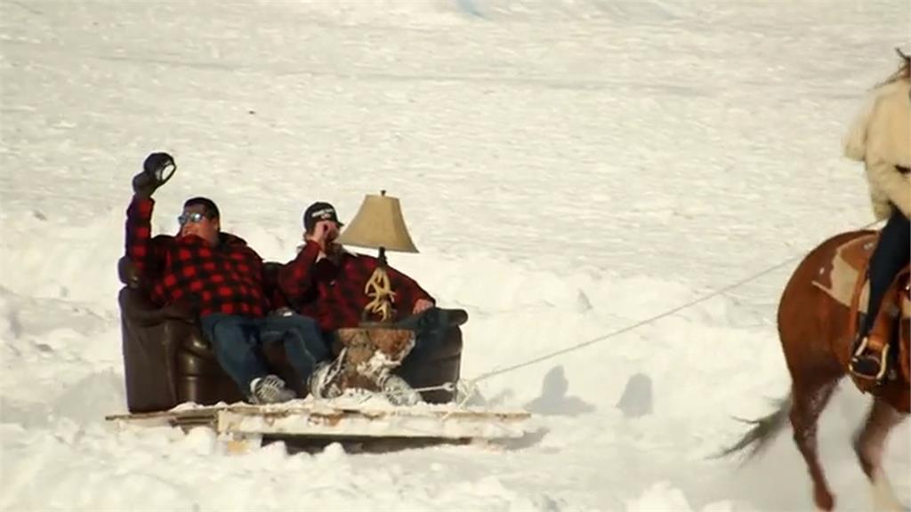 加拿大超刺激冬季運動！　越野滑雪結合馬術拉雪橇拚速