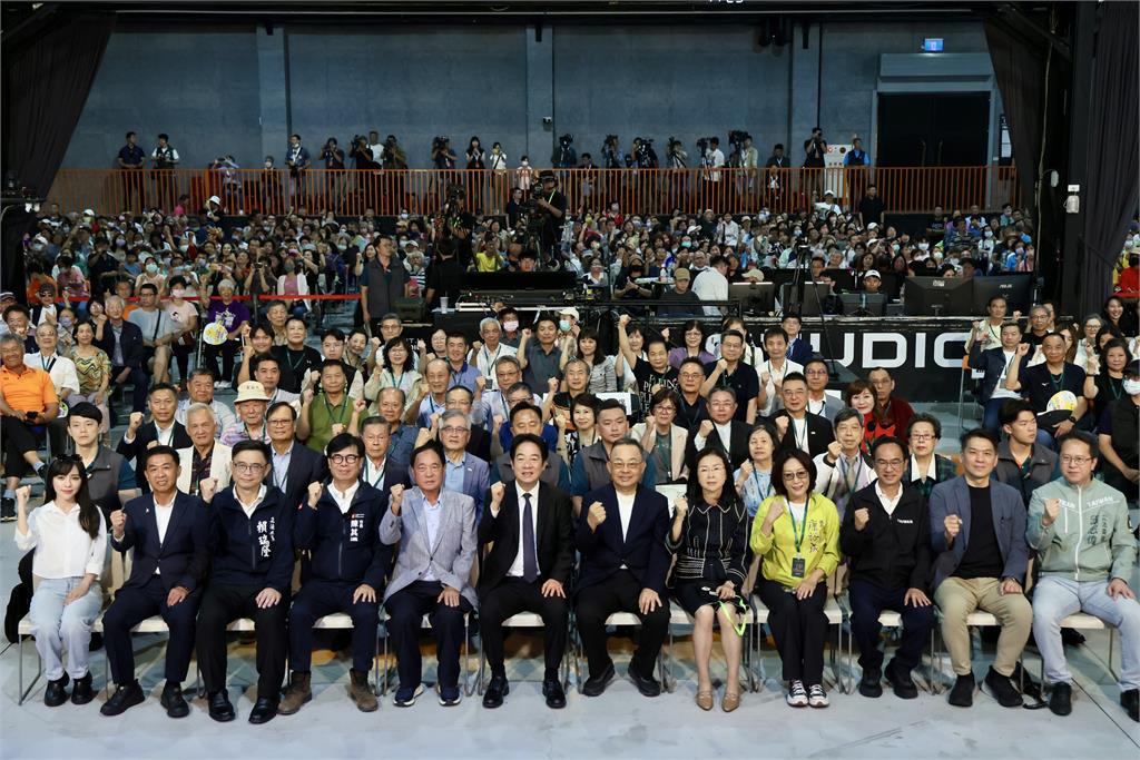 快新聞／ 緬懷余登發、余陳月瑛打拼精神！陳其邁：傳承民主薪火讓台灣更好