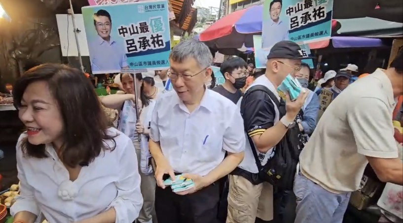 郭子乾扮賴清德「陪童子瑋掃街」強碰民眾黨！對柯黃「秒噴1句」路人笑歪 