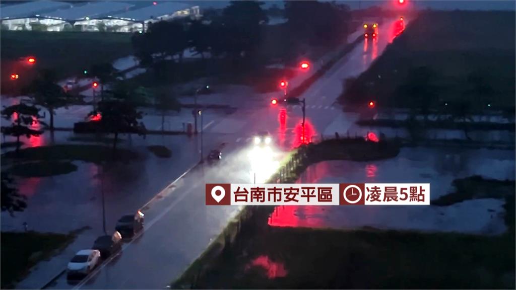 台南強降雨緊急停班停課！　地下道積水「淹到比人高」