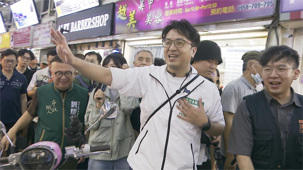沈伯洋首次夜市掃街拜票　綠營六連霸議員：氣勢最好的一次