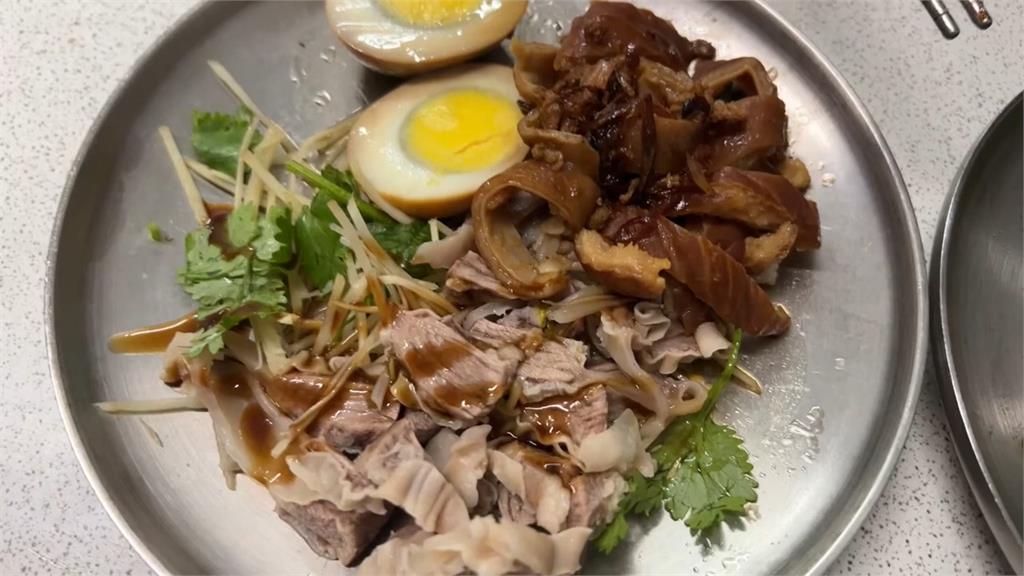 「姑嫂麵」變成「姑姑麵」 老饕為了「摵仔麵」320公里長征!吃了會「眉開眼笑」!