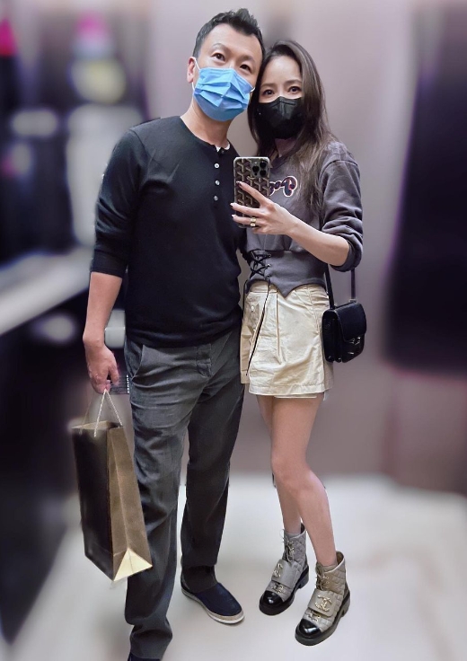 結婚11週年!侯佩岑放閃突收老公驚喜 超美鉛筆腿意外成焦點