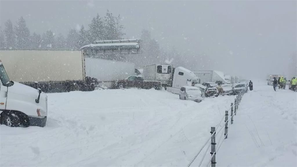暴風雪襲美北奧勒岡州 公路100輛車連環撞