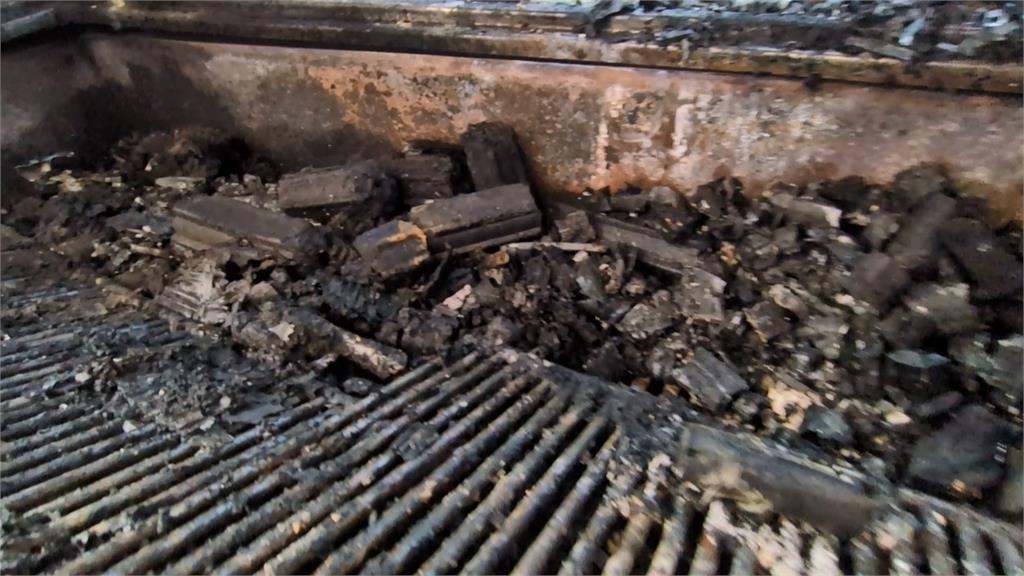 高雄六合夜市驚魂！新攤車開1月突竄火　瓦斯桶旁險爆炸住戶驚嚇