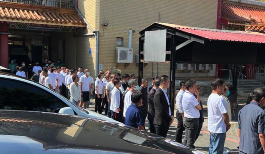 快新聞/林士傑遭槍殺!今低調出殯 上百位親屬哀痛道別