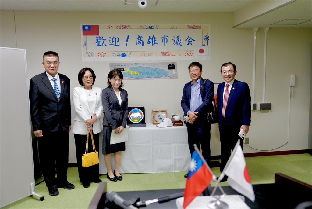 高市議長康裕成率團訪日 與和歌山市議會老友歡聚