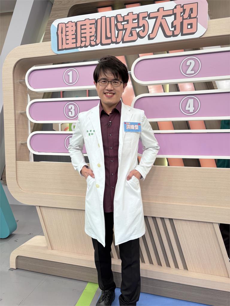 懷孕也躲不掉！呂文婉曝「雜誌社全是老菸槍」