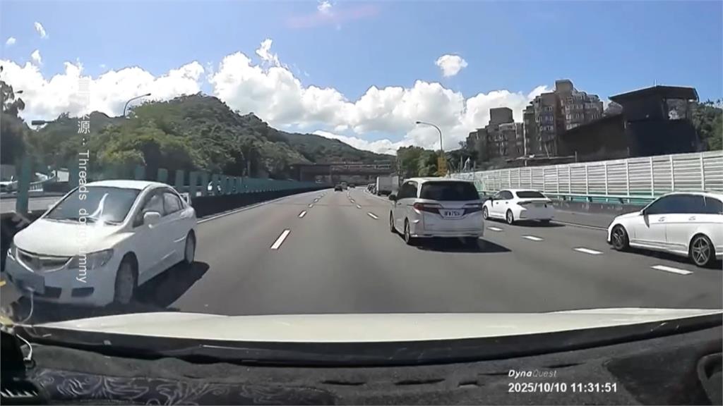 吃了無敵星星? 駕駛國道上沿路逆向、大迴轉 沿路車驚險閃