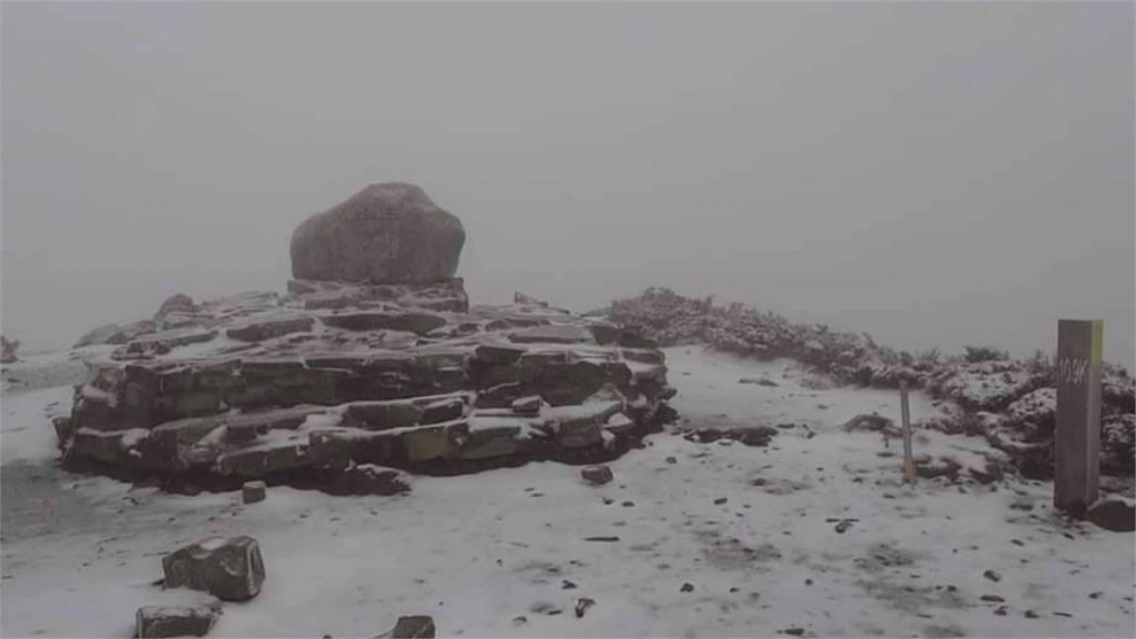 雪山下雪了! 積雪有5公分 這才是雪季的雪山...
