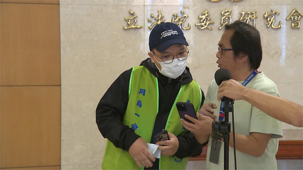本土社團攜罷團、正藍軍退軍 「反共大會師」拚二階連署