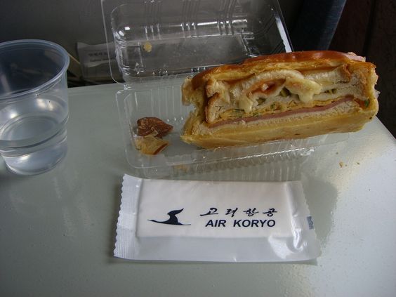 北朝鮮空姐美照再曝光！唯一的航空公司「飛機餐進化了」不只有漢堡