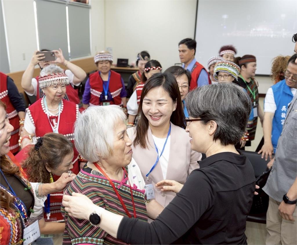 快新聞／中央地方聯手！蕭美琴現身苗栗參訪　陳品安喊加速建設