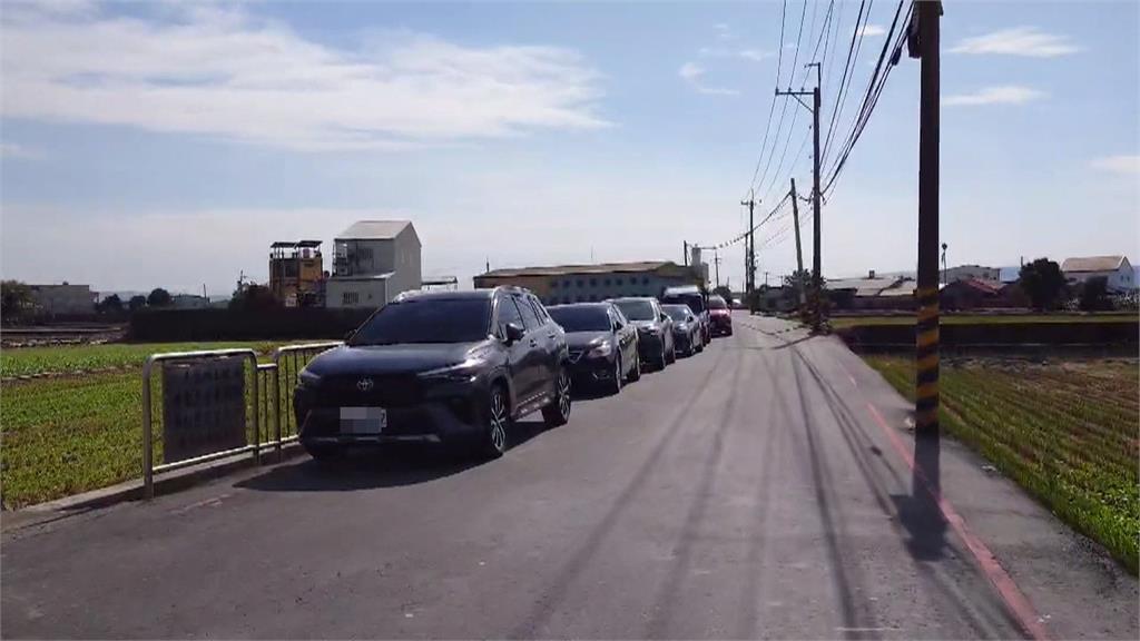 搶拍仙草花秘境！ 彰化賞花人潮爆滿＂交通亂象多＂