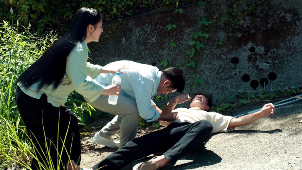 《阿松與阿暖》動作戲真摔!柯叔元親滾斜坡 楊子儀驚呼:擔心慘了