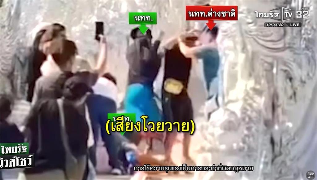 台灣遊客違規拍照「奈何橋上」與泰國人互毆！暴走片曝光…老闆驚恐：下面就是地獄