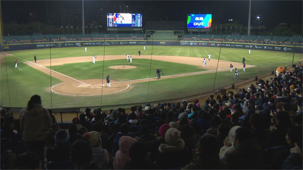WBC台灣隊自辦熱身賽 首場對樂天桃猿座無虛席