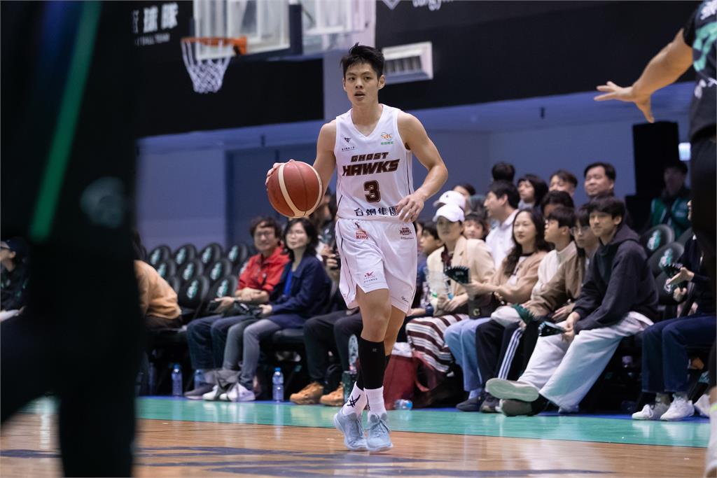 PLG(影)/新洋將飛鬥士開箱大成功!台鋼獵鷹129:87痛宰洋基工程