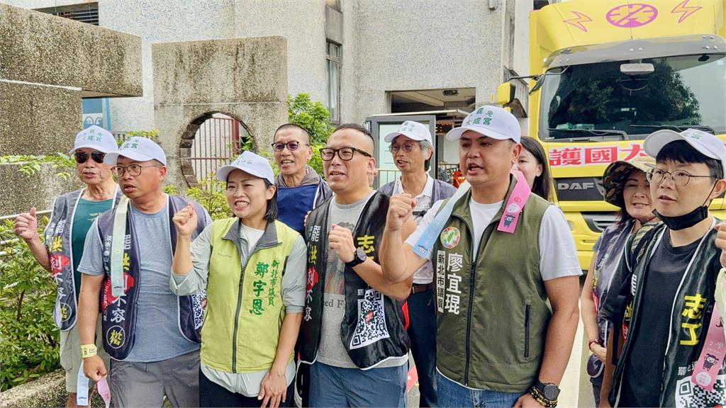 快新聞／罷免倒數24小時拚了！　鄭宇恩冒雨車掃喊：蘇巧慧昨天也是風雨無阻